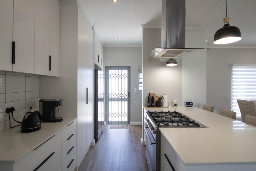 3 Bedroom Property for Sale in Sandbaai Western Cape